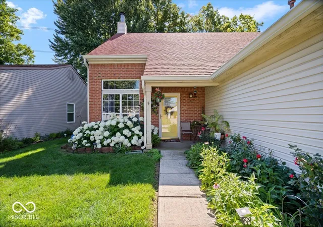 Photo 3 of Single family home for sale at 2261 Rolling Oak Dr, Indianapolis, IN 46214 | MLS# 22106967 | Listing updated on 2026-09-25