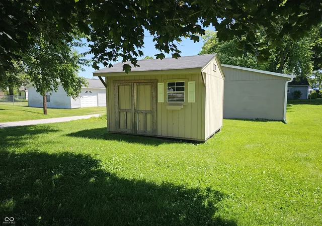 4th image of 202 W Walnut St, Bainbridge, IN 46105 | MLS# 22106976