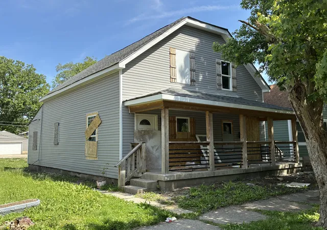Photo 1 of Multi family home for sale at 425 N Grant Ave, Indianapolis, IN 46201 | MLS# 22106977 | Listing updated on 2026-08-20