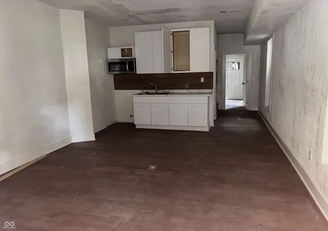 Photo 4 of House for sale at 425 N Grant Ave, Indianapolis, IN 46201 | MLS# 22106977 | Listing updated on 2026-08-20