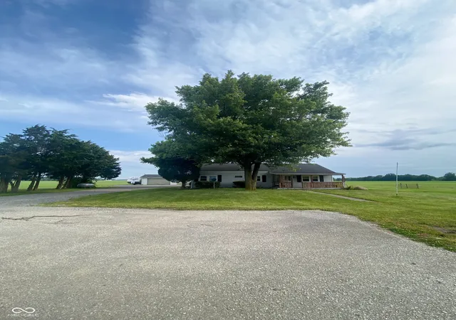 Homes for sale in Lizton, IN | 8321 N County Road 75 E, Lizton, IN 46149 | MLS# 22106997