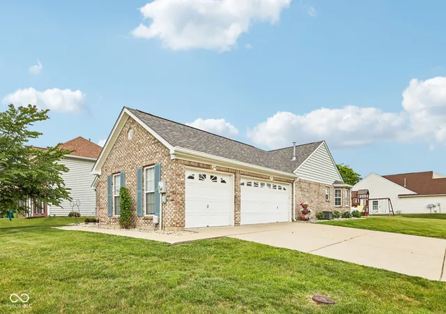 3rd image of 642 Crossfield Dr, Indianapolis, IN 46239 | MLS# 22107010