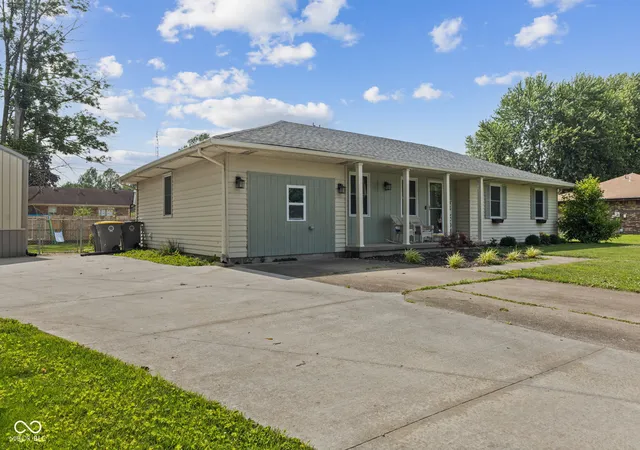 Homes for sale in Seymour, IN | 740 Linden Dr, Seymour, IN 47274 | MLS# 22107020