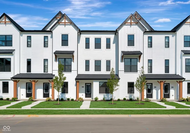 1st image of 4453 Yellowwood Ave, Brownsburg, IN 46112 | MLS# 22107029