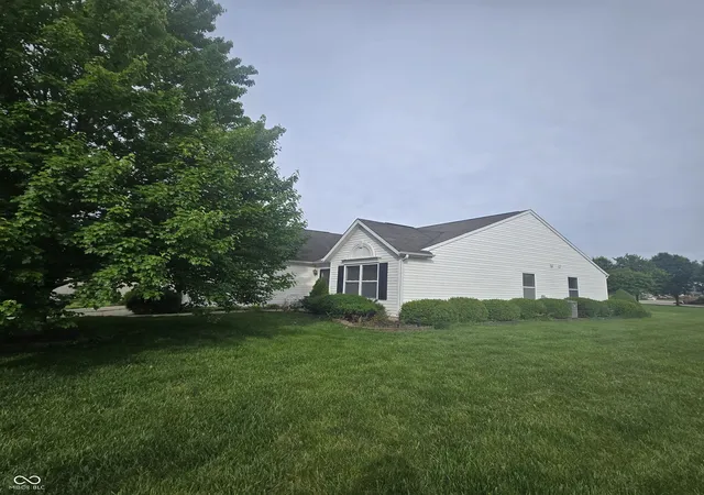 2nd image of 5870 Mill Oak Dr, Noblesville, IN 46062 | MLS# 22107047