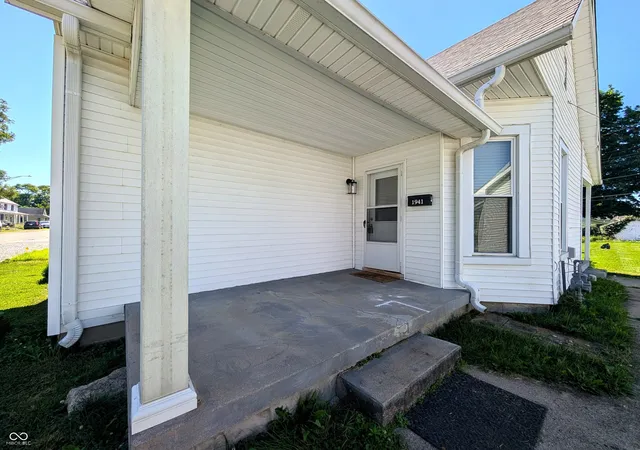 1st image of 1941 Wallace Ave, Columbus, IN 47201 | MLS# 22107056