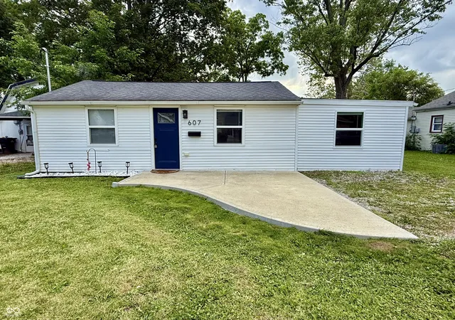 Photo 1 of Sale Pending at 607 Ellenhurst Dr, Anderson, IN 46012 | MLS# 22107067 | Listing updated on 2026-10-07