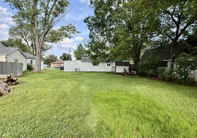 Photo 3 of Sale Pending at 607 Ellenhurst Dr, Anderson, IN 46012 | MLS# 22107067 | Listing updated on 2026-10-07