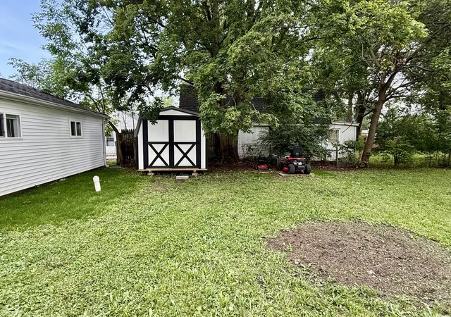 Photo 4 of Sale Pending at 607 Ellenhurst Dr, Anderson, IN 46012 | MLS# 22107067 | Listing updated on 2026-10-07