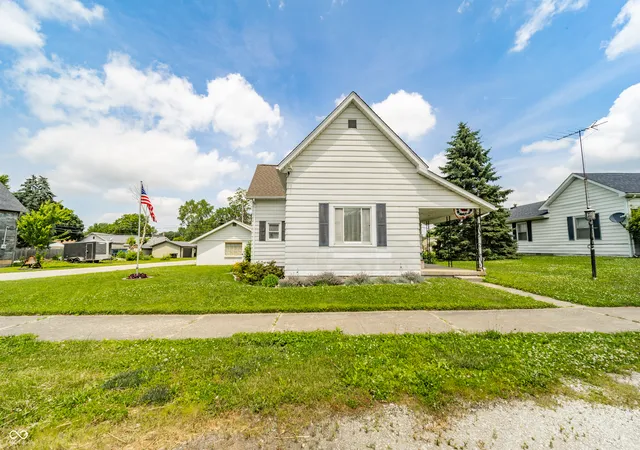 Homes for sale in Lapel, IN | 126 W 9th St, Lapel, IN 46051 | MLS# 22107097