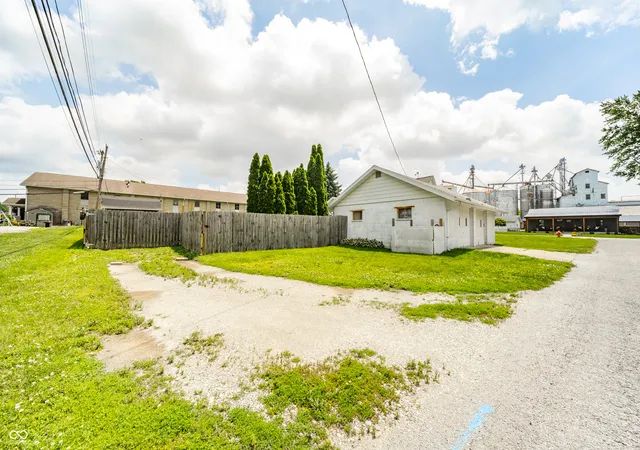 Homes for sale in Lapel, IN | 126 W 9th St, Lapel, IN 46051 | MLS# 22107097