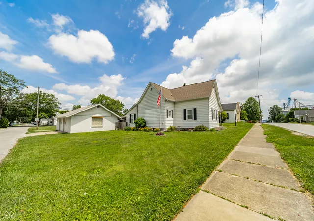 Homes for sale in Lapel, IN | 126 W 9Th St, Lapel, IN 46051 | MLS# 22107097