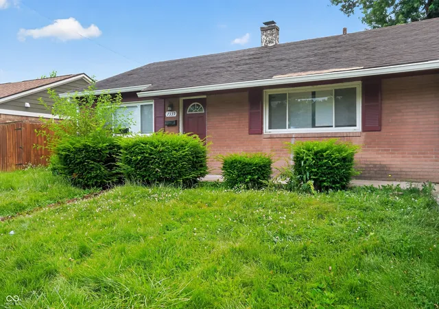 2nd image of 7339 E 34th Pl, Indianapolis, IN 46226 | MLS# 22107111