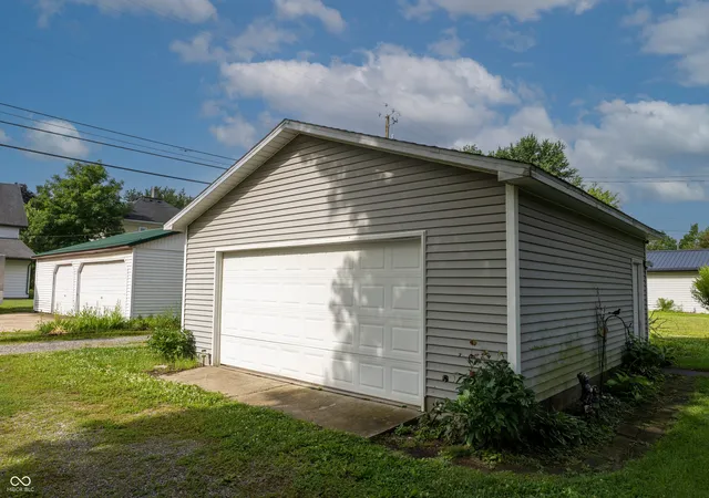 Homes for sale in Crawfordsville, IN | 807 W Pike St, Crawfordsville, IN 47933 | MLS# 22107117