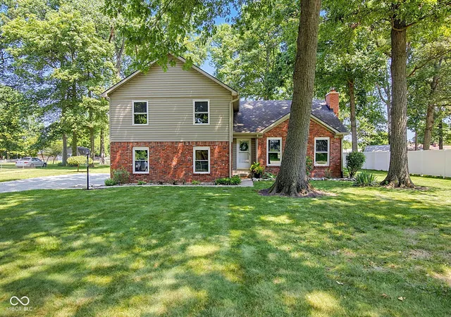 Photo 2 of Sale Pending at 1336 S Heron Dr E, New Palestine, IN 46163 | MLS# 22107184 | Listing updated on 2026-10-01
