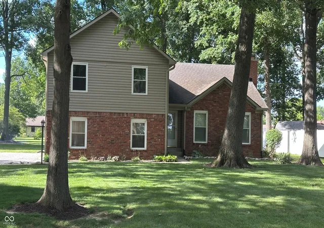 Photo 3 of Sale Pending at 1336 S Heron Dr E, New Palestine, IN 46163 | MLS# 22107184 | Listing updated on 2026-10-01