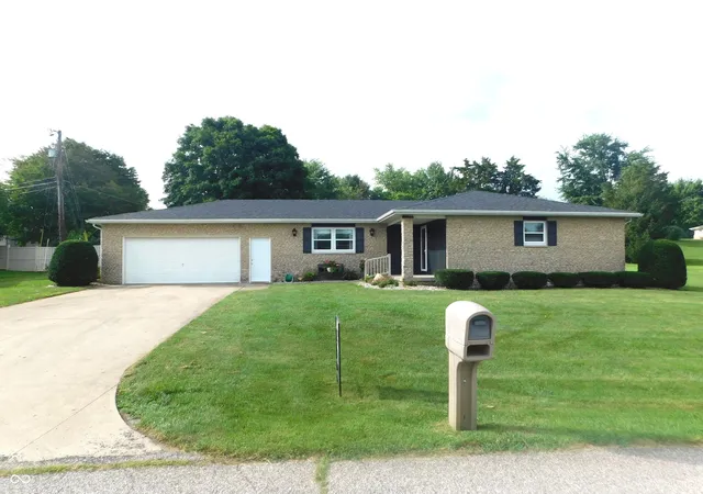 Homes for sale in Greensburg, IN | 1037 E Tara Rd, Greensburg, IN 47240 | MLS# 22107208