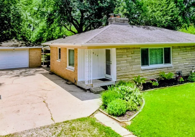 Photo 1 of Single family home for sale at 915 Southwood Dr, Indianapolis, IN 46227 | MLS# 22107211 | Listing updated on 2026-08-07