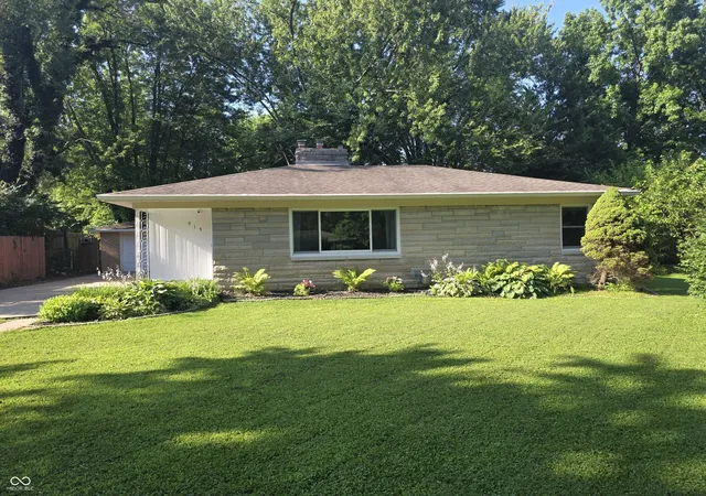 Photo 2 of Single family home for sale at 915 Southwood Dr, Indianapolis, IN 46227 | MLS# 22107211 | Listing updated on 2026-08-07
