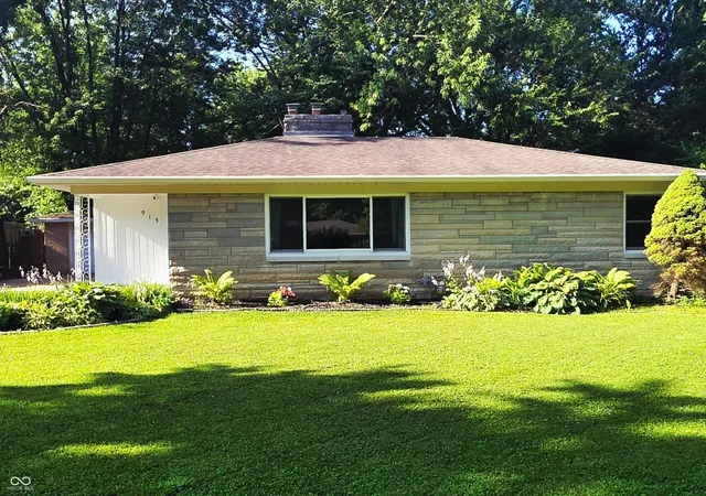 Photo 2 of Single family home for sale at 915 Southwood Dr, Indianapolis, IN 46227 | MLS# 22107211 | Listing updated on 2026-08-07