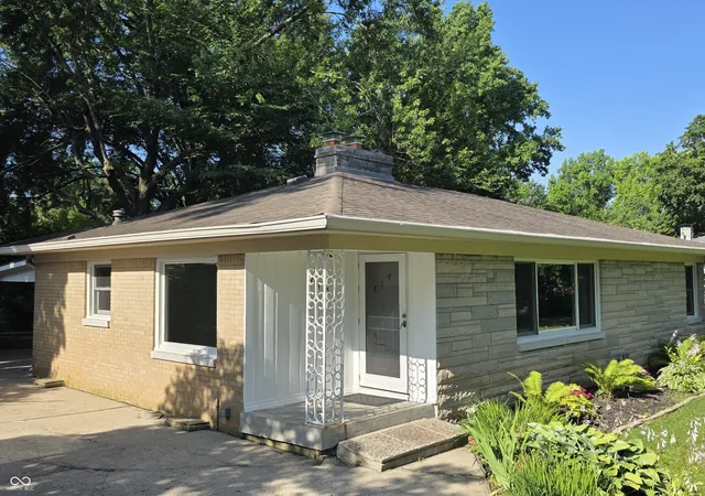 Photo 3 of Single family home for sale at 915 Southwood Dr, Indianapolis, IN 46227 | MLS# 22107211 | Listing updated on 2026-08-07