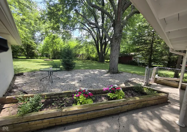 Photo 4 of Single family home for sale at 915 Southwood Dr, Indianapolis, IN 46227 | MLS# 22107211 | Listing updated on 2026-08-07