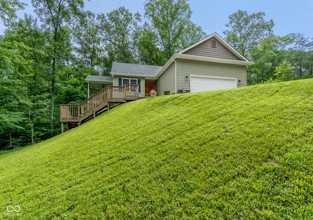 Homes for sale in Nashville, IN | 6870 Four Mile Ridge Rd, Nashville, IN 47448 | MLS# 22107292