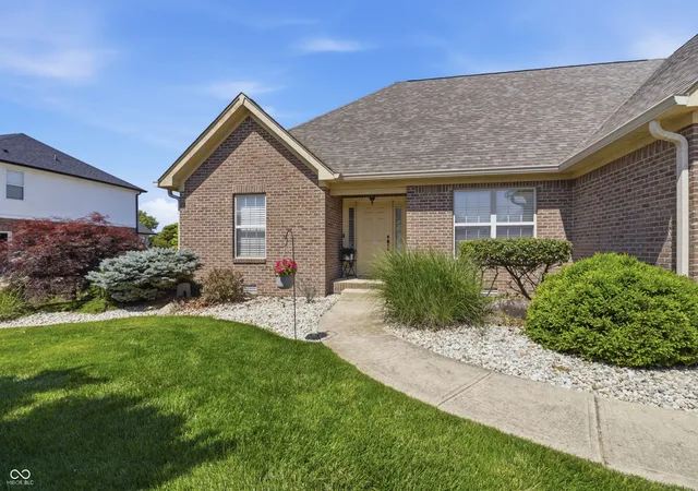 Photo 3 of Sale Pending at 2946 S Colton Rd, New Palestine, IN 46163 | MLS# 22107300 | Listing updated on 2026-08-31