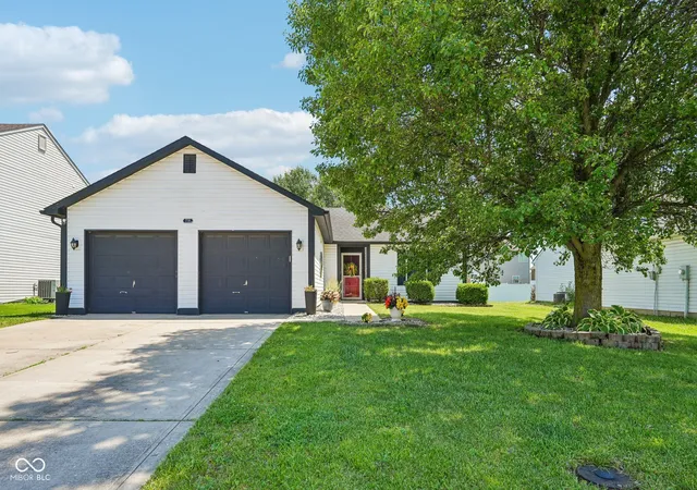 Homes for sale in Fortville, IN | 718 Breakers Ln, Fortville, IN 46040 | MLS# 22107306