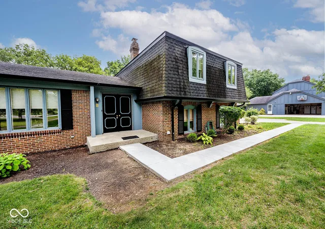 3rd image of 8959 Rexford Rd, Indianapolis, IN 46260 | MLS# 22107329