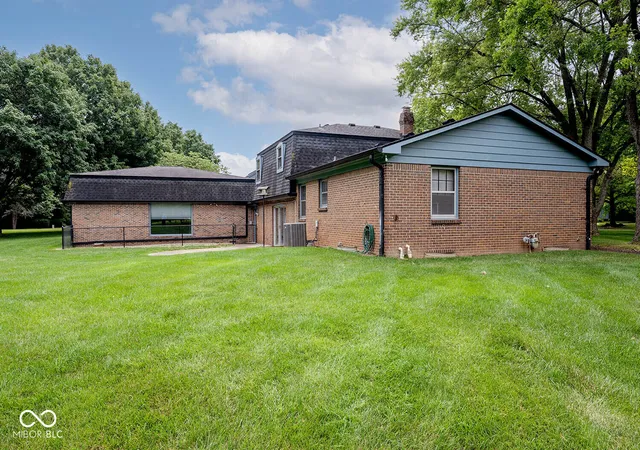 5th image of 8959 Rexford Rd, Indianapolis, IN 46260 | MLS# 22107329