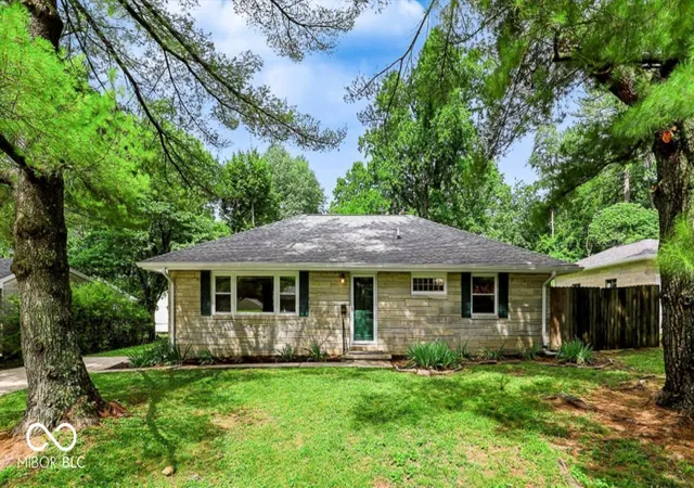 Photo 1 of Sale Pending at 824 S Eastside Dr, Bloomington, IN 47401 | MLS# 22107375 | Listing updated on 2026-09-21