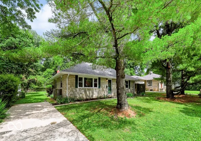 Photo 2 of Sale Pending at 824 S Eastside Dr, Bloomington, IN 47401 | MLS# 22107375 | Listing updated on 2026-09-21