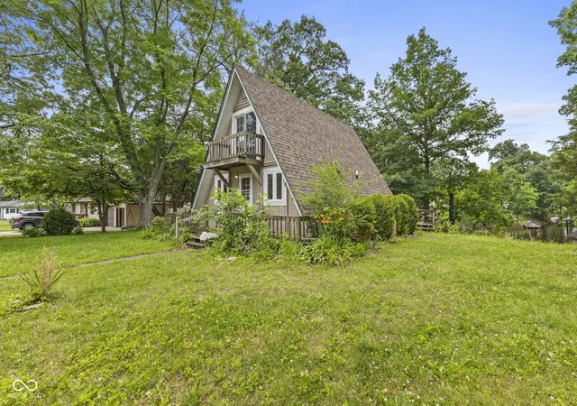 3rd image of 5801 Paradise Dr, Martinsville, IN 46151 | MLS# 22107379