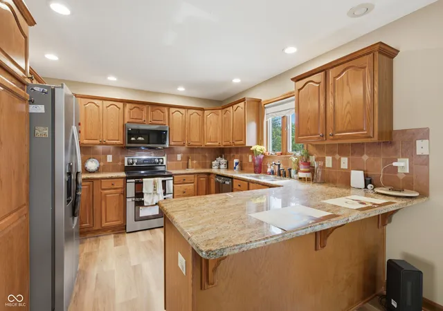 Homes for sale in Greenwood, IN | 4015 Highland Park Dr, Greenwood, IN 46143 | MLS# 22107389