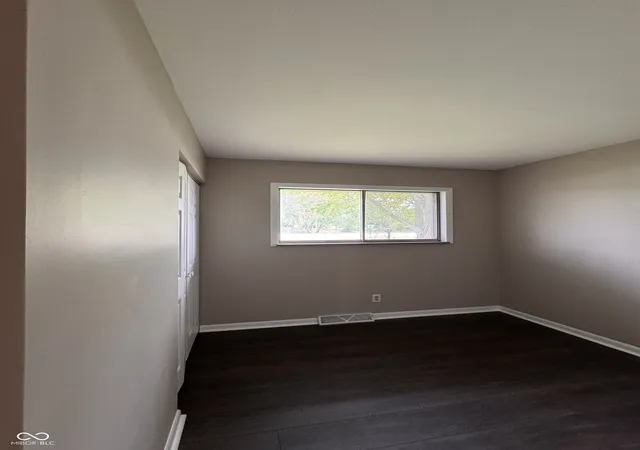 Photo 4 of Single family home for sale at 6120 S Emerson Ave, Indianapolis, IN 46237 | MLS# 22107411 | Listing updated on 2026-10-05