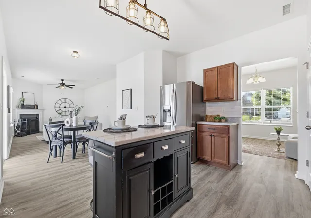 2nd image of 1593 Woodside Cir, Franklin, IN 46131 | MLS# 22107426