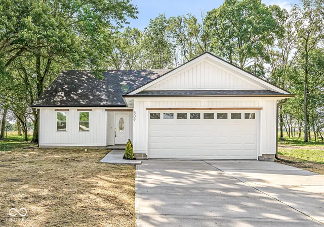 Homes for sale in Colfax, IN | 509 W Main St, Colfax, IN 46035 | MLS# 22107430