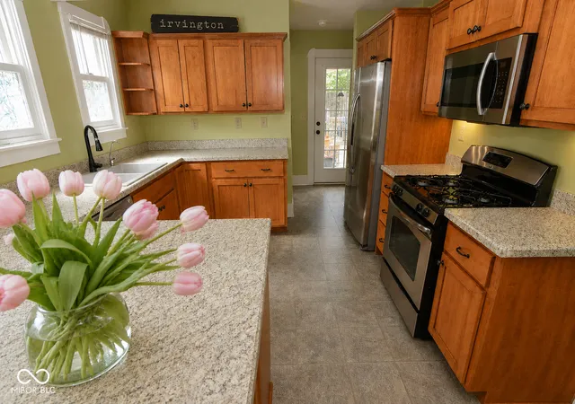 Photo 3 of Sale Pending at 5524 E Michigan St, Indianapolis, IN 46219 | MLS# 22107437 | Listing updated on 2026-09-17