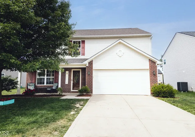 Photo 2 of Single family home for sale at 4914 Long Iron Dr, Indianapolis, IN 46235 | MLS# 22107510 | Listing updated on 2026-09-13