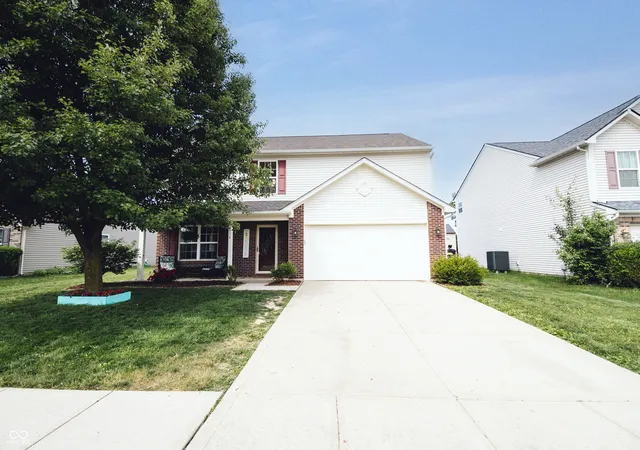Photo 2 of Single family home for sale at 4914 Long Iron Dr, Indianapolis, IN 46235 | MLS# 22107510 | Listing updated on 2026-09-13