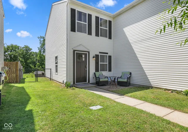 2nd image of 2545 Harvest Moon Dr, Greenwood, IN 46143 | MLS# 22107521