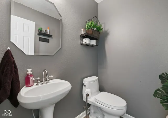 5th image of 2545 Harvest Moon Dr, Greenwood, IN 46143 | MLS# 22107521