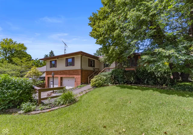 2nd image of 852 Knollwood Dr, Columbus, IN 47203 | MLS# 22107649
