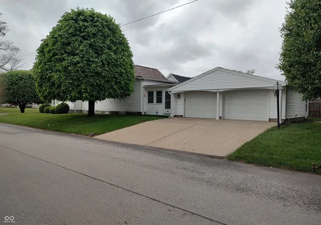 3rd image of 2428 Main St, Elwood, IN 46036 | MLS# 22107669