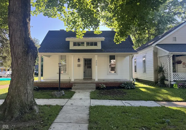 1st image of 206 6th St, Covington, IN 47932 | MLS# 22107715