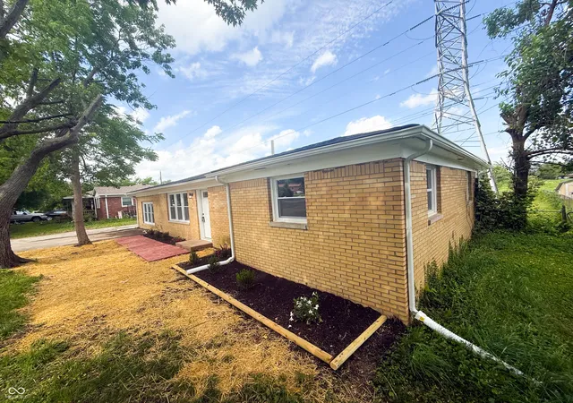 Photo 2 of Sale Pending at 3547 Horner Dr, Indianapolis, IN 46239 | MLS# 22107743 | Listing updated on 2026-09-04