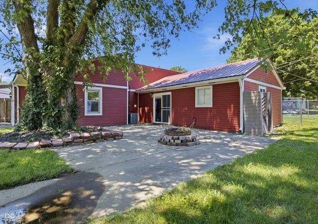 Photo 3 of Single family home for sale at 8948 Robey Dr, Indianapolis, IN 46234 | MLS# 22107776 | Listing updated on 2026-09-19
