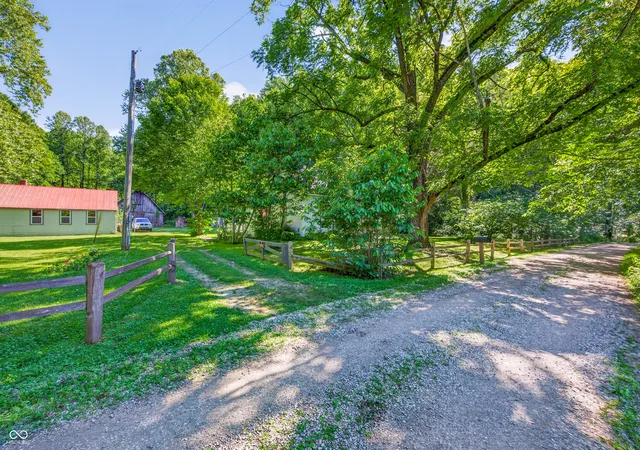 Homes for sale in Nashville, IN | 1021 Combs Rd, Nashville, IN 47448 | MLS# 22107788