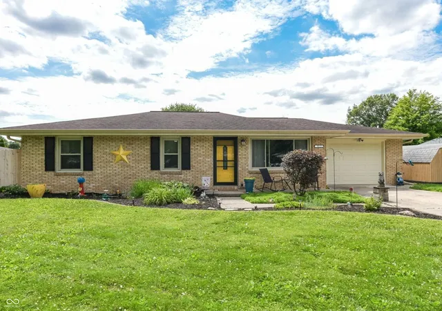 1st image of 7411 Plantation Dr, Anderson, IN 46013 | MLS# 22107825